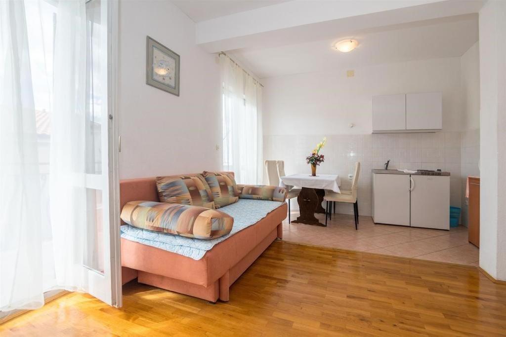 Apartments Nuic 748 Макарска Экстерьер фото